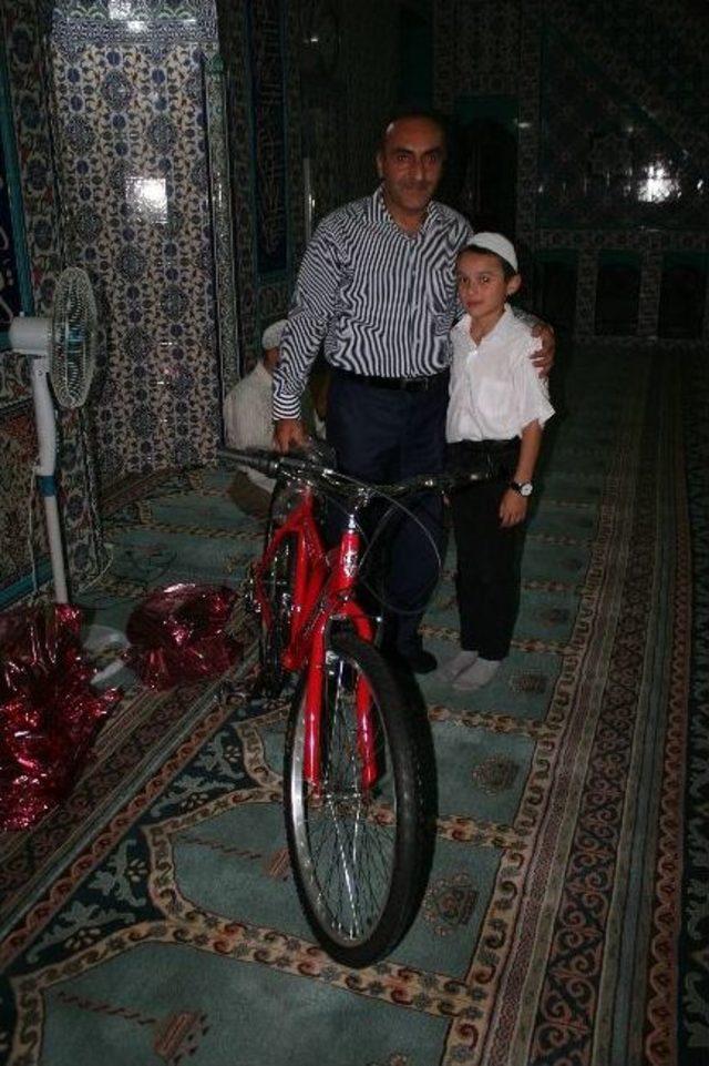 Karasu&rsquo;nun Limandere Beldesinde Kur&rsquo;an Kursu &Ouml;ğrencileri İ&ccedil;in &Ouml;d&uuml;l T&ouml;reni Yapıldı 1