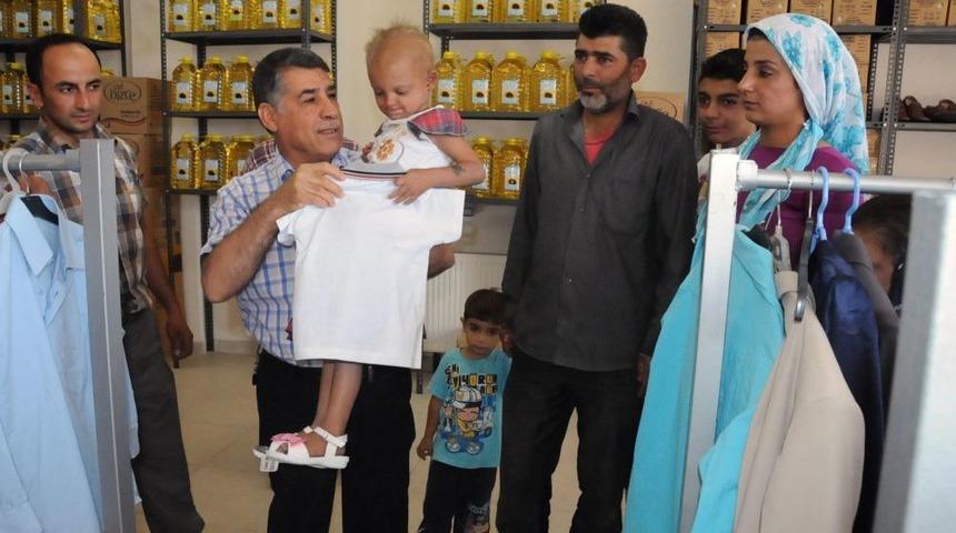 Bayram &Ouml;ncesi Ihtiya&ccedil; Sahibi Ailelere Gıda Ve Giyecek Yardımı