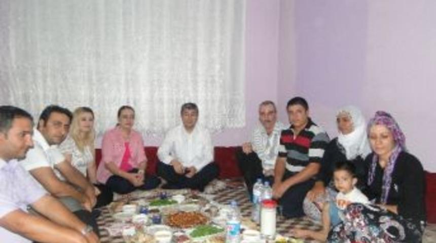 Ergani Kaymakamı Yılmaz Fakir Ailelerle İftar A&ccedil;tı