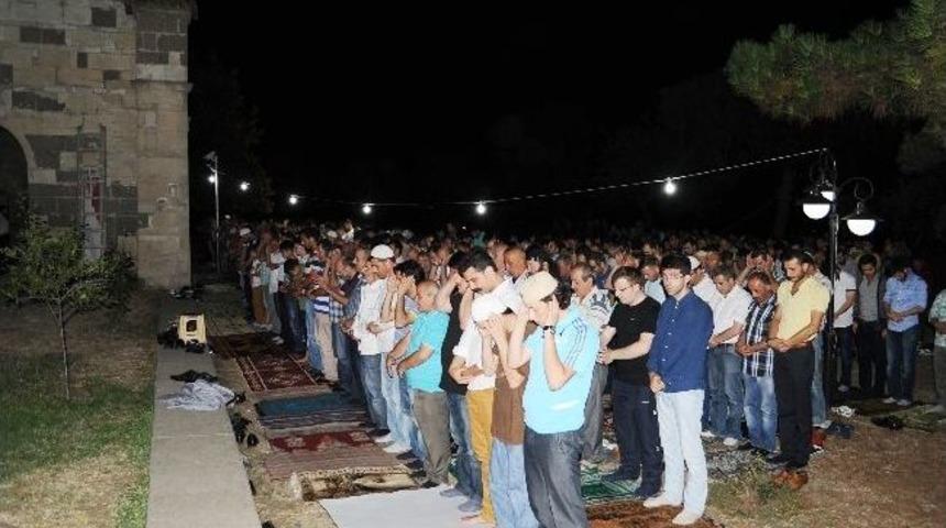 Ayasofya Camii&rsquo;ne Kadir Gecesinde Yoğun Katılım