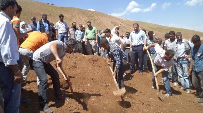 PKK&rsquo;lı Aktar Varto toprağa verildi
