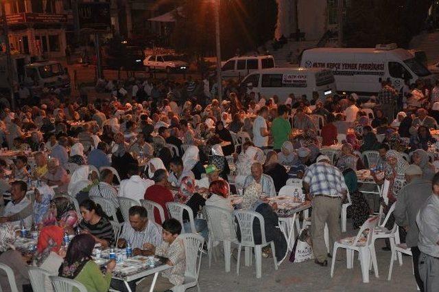 -elmalı Belediyesinden 6 Bin Kişilik İftar Ve Sahur Yemeği