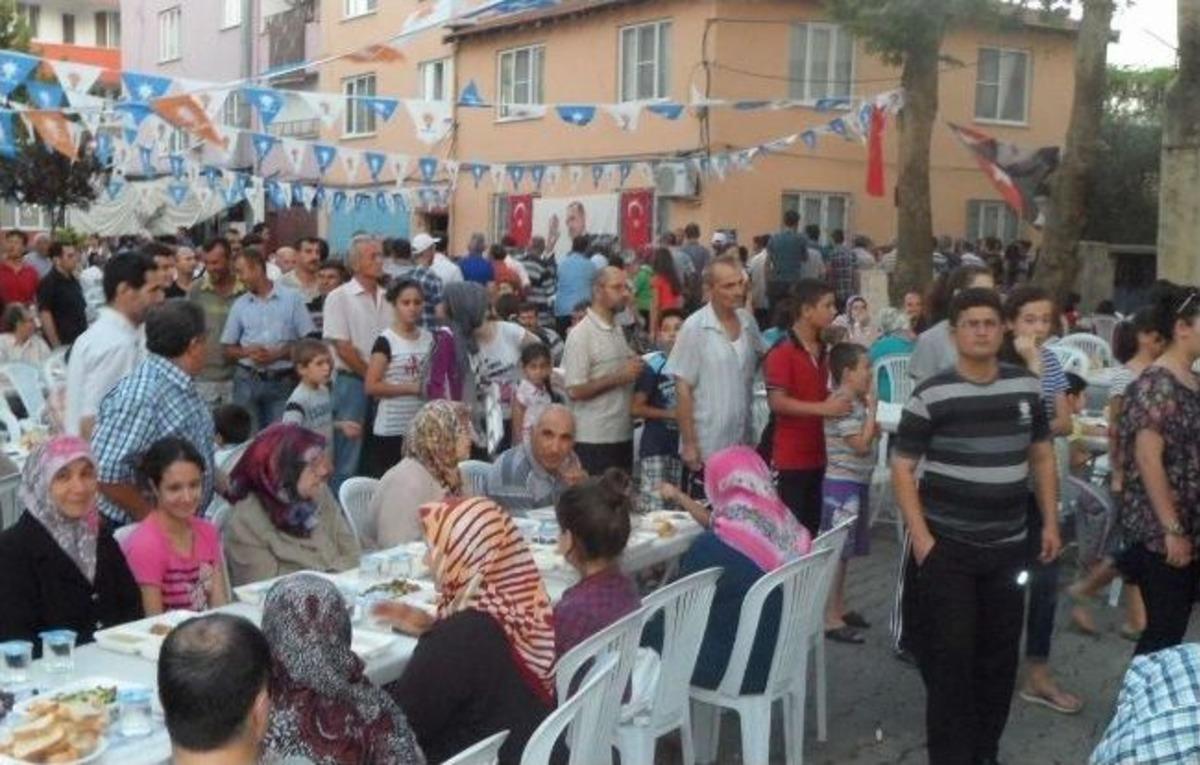 Edremit Ak Parti Halkı İftar Sofralarında Bir Araya Getirdi
