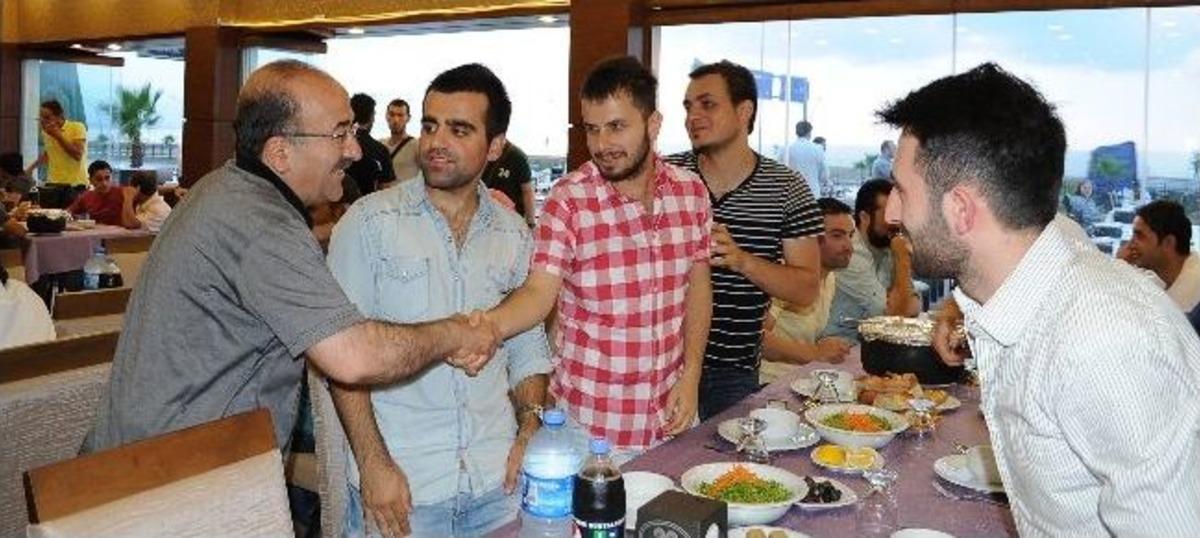 Başkan G&uuml;mr&uuml;k&ccedil;&uuml;oğlu, Trabzon Belediyesi Gen&ccedil;lik Meclisi&rsquo;nin D&uuml;zenlediği İftar Yemeğine Katıldı