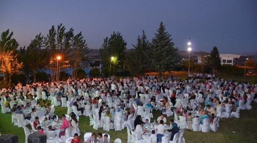 Malatya&rsquo;da Her G&uuml;n 800 Suriyeli İftar Sofralarında Misafir Ediliyor