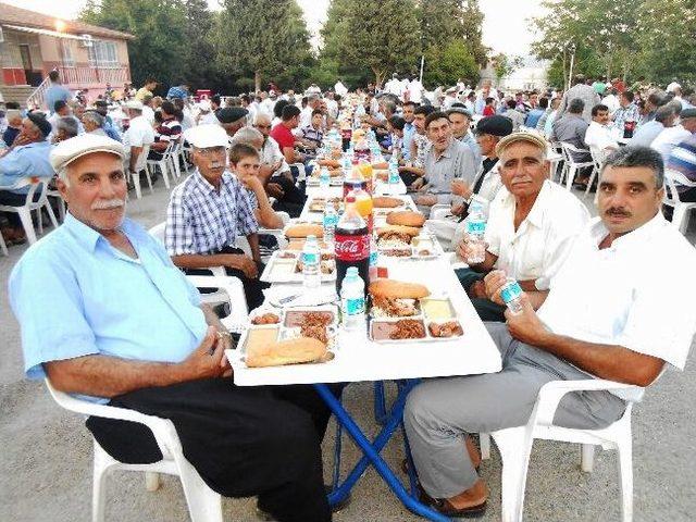 Yavuzeli Belediye Başkanlığı İftar Yemeği Verdi