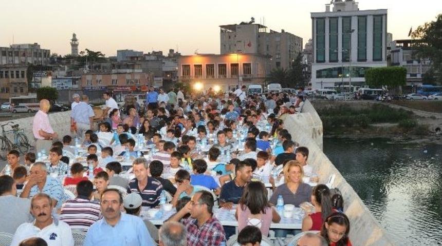 Vali Coş, Taşk&ouml;pr&uuml;'de İftara Katıldı