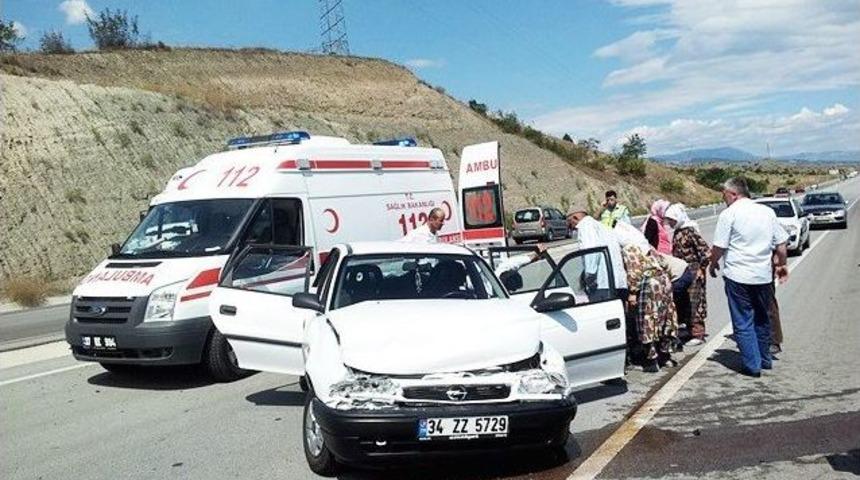 Tosya D-100 Karayolunda Trafik Kazası: 2 Yaralı