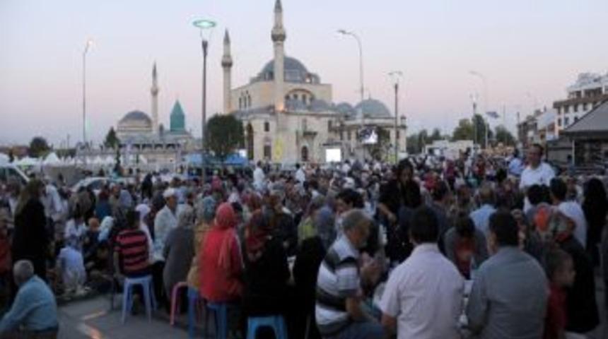 Konya&rsquo;da 250 Bin Kişi Mahalle İftarları&rsquo;nda Buluştu