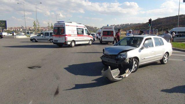 Yaralı Götüren Ambulans Kaza Yaptı: 5 Yaralı