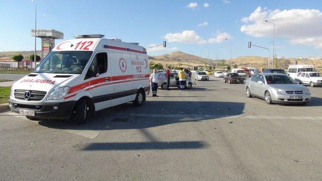 Yaralı Götüren Ambulans Kaza Yaptı: 5 Yaralı