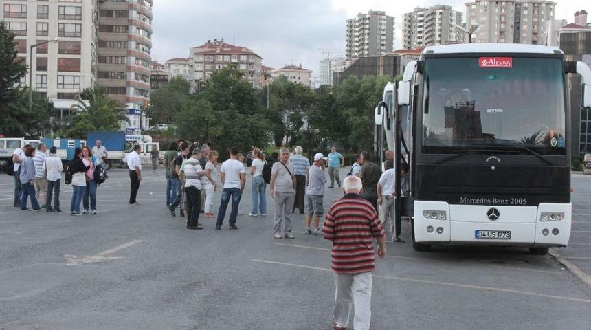 Ergenekon Sanıklarına Destek Afişlerini CHP Minib&uuml;s&uuml; Taşıdı