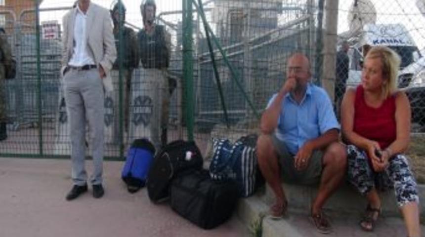 Ergenekon'da Tutuksuz Sanıklar, Bavullarıyla Duruşmaya Geldi