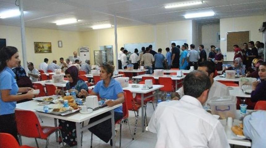 Hastane &Ccedil;alışanlarına Ve Ailelerine İftar Yemeği Verildi