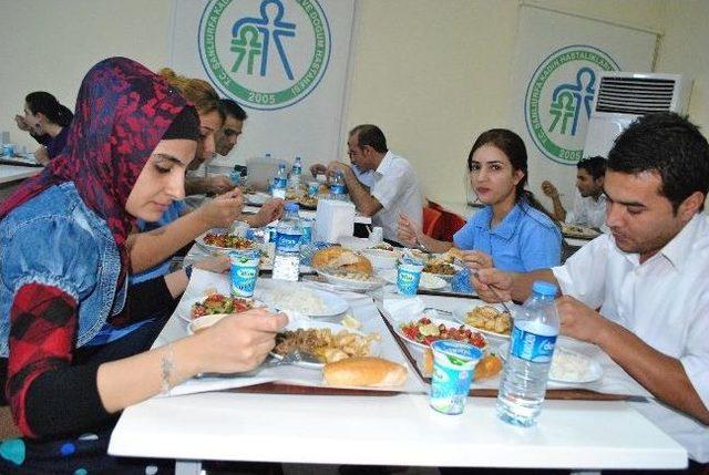 Hastane Çalışanlarına Ve Ailelerine İftar Yemeği Verildi