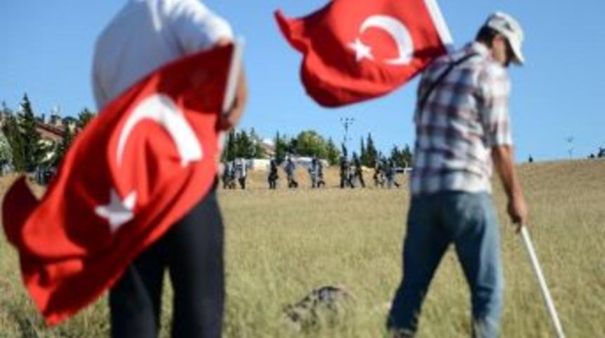 (&ouml;zel Haber) - Ergenekon Eylemcileri Silivri'ye T&uuml;rk Bayrağı Dikti