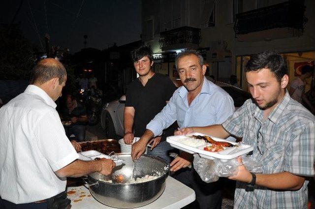 Bbp Foça İlçe Teşkilatının İftar Programına Yoğun İlgi