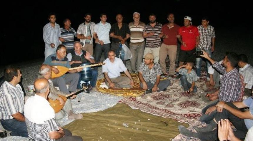 Van&rsquo;da Şiirli T&uuml;rk&uuml;l&uuml; İftar Programı