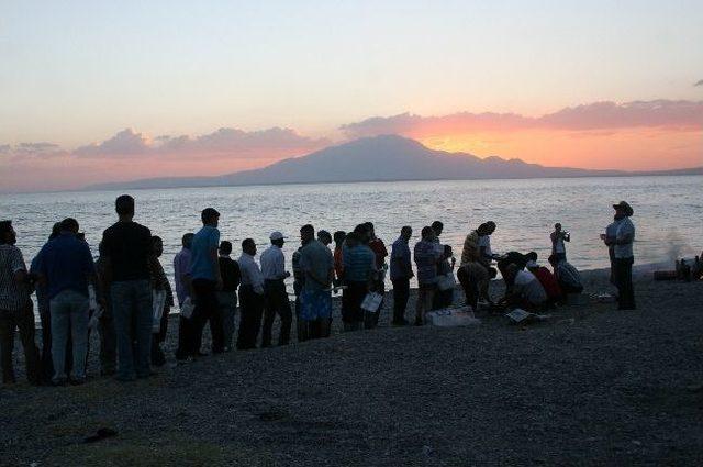 Van’da Şiirli Türkülü İftar Programı