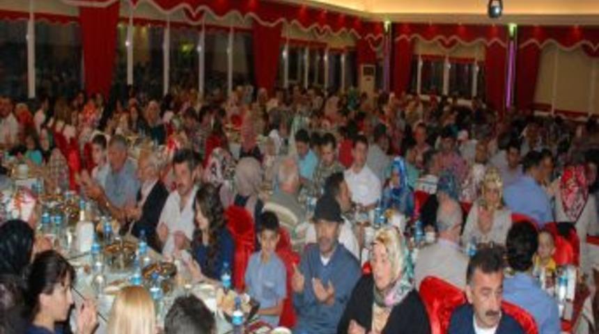 &Ccedil;omoğluları Iftarda Buluştu