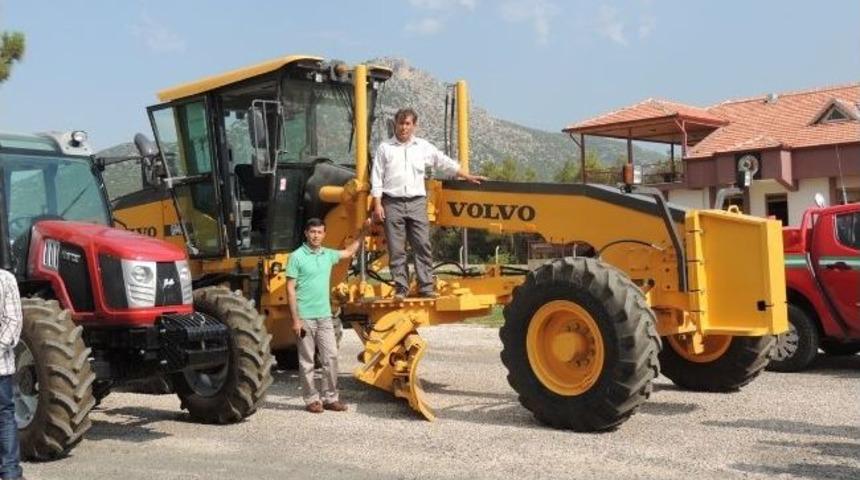 Bucak Orman İşletme M&uuml;d&uuml;rl&uuml;ğ&uuml;ne Yeni İş Makineleri