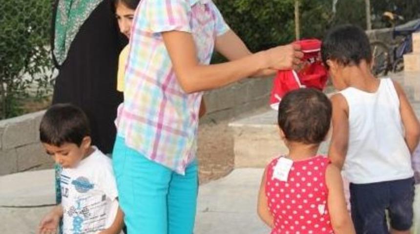 Ak Partili Kadınlardan &Ccedil;ocuklara Bayram Hediyesi