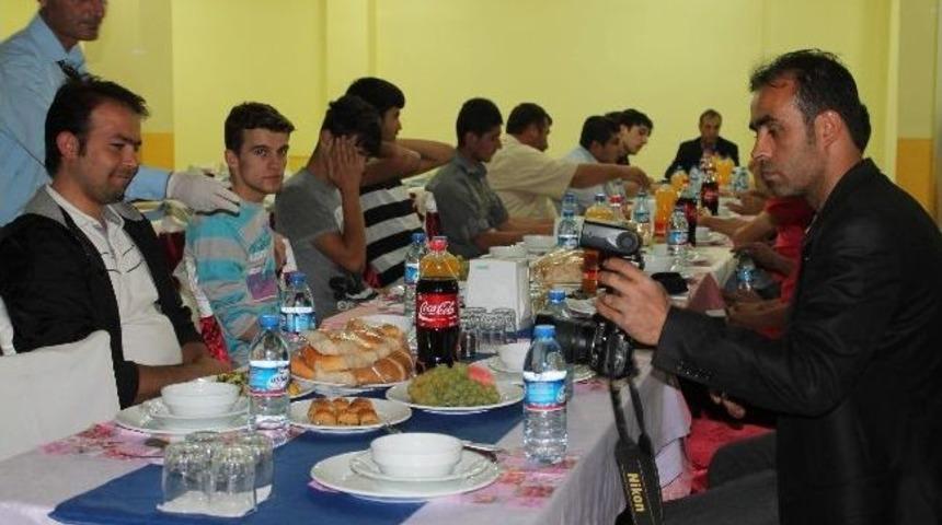 Mucur İl&ccedil;esinde Necdet &Ouml;zbay Ak Partiden Aday Adaylığını Basına İlan Etti