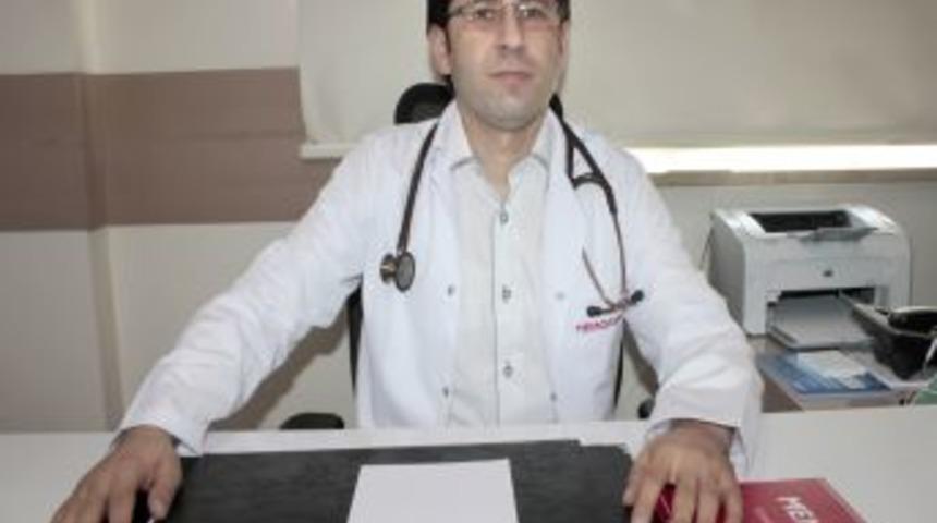 'Bayramda Yemeğe Aşırı Y&uuml;klenmek Kalp Krizine Neden Olabilir'