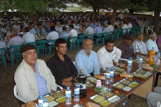 Arabanlılar Haci Kahraman’ın 2. İftar Yemeğinde Bir Araya Geldi