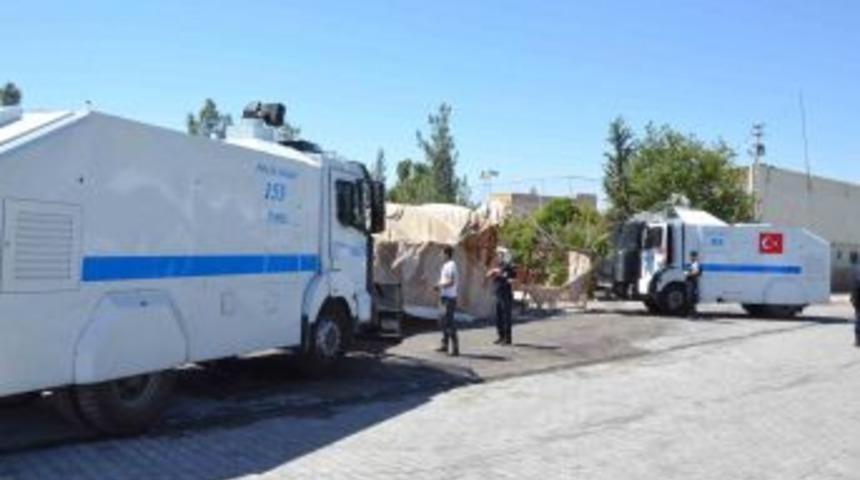 BDP&rsquo;nin eylem &ccedil;adırı TOMA ile yıkıldı