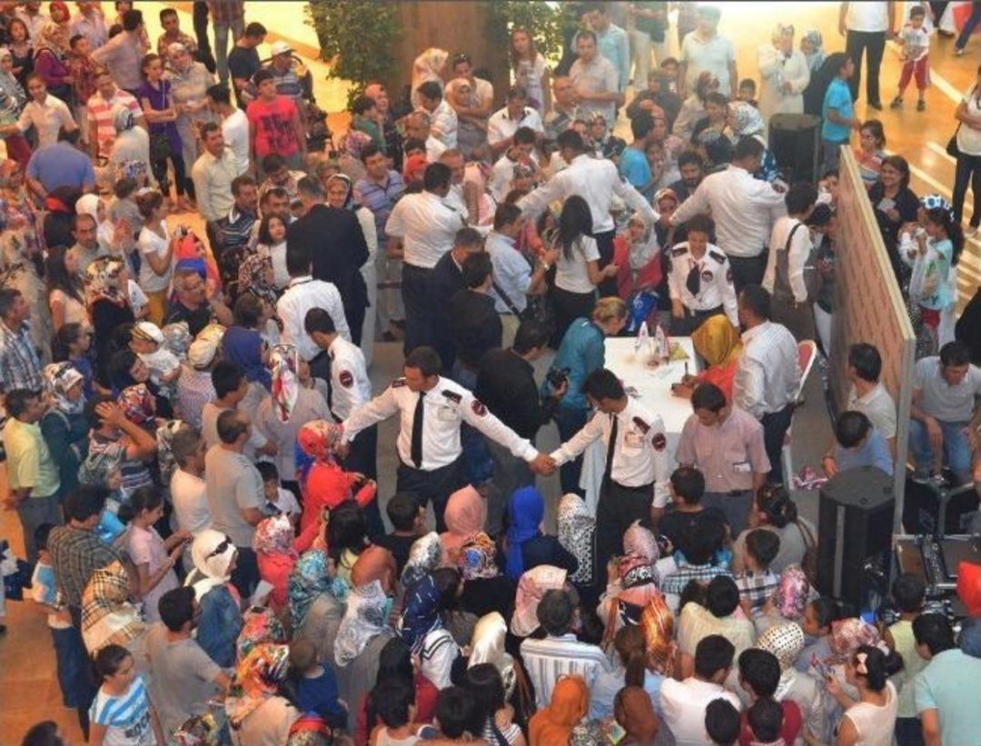 Piazza'da İkbal G&uuml;rpınar Coşkusu