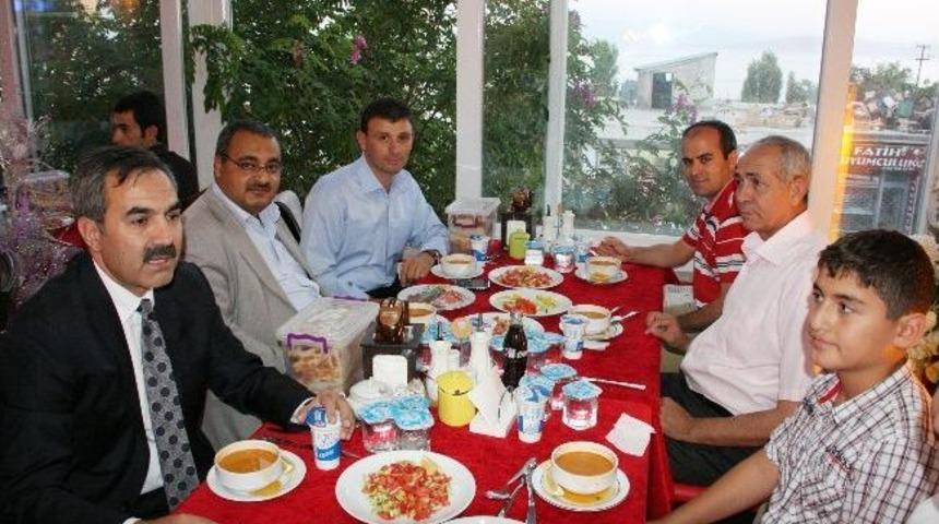 Başkan &Ccedil;oban İftar Yemeğinde Personeliyle Buluştu