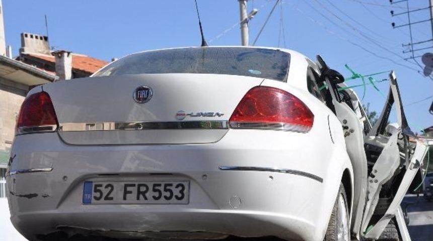 Otomobil Şarampole Yuvarlandı: 1 &Ouml;l&uuml;, 3 Yaralı