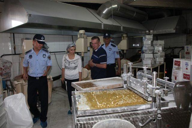 Denizli’de Ramazan Bayramı Öncesi Şekercilere Sıkı Denetim