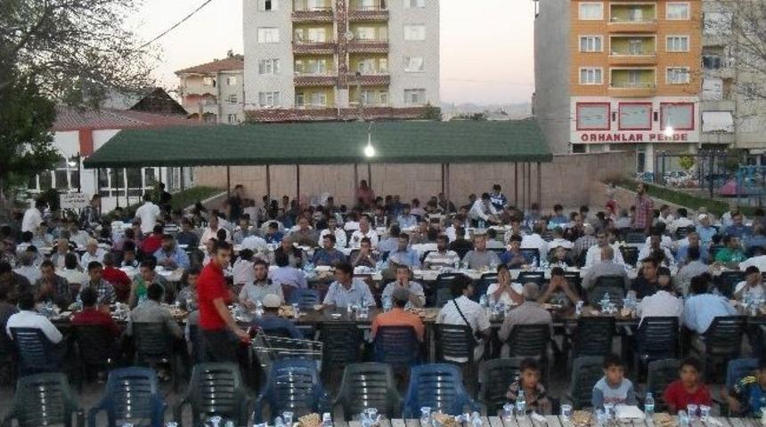 H&uuml;da Par A&ccedil;ık Alanda İftar Verdi