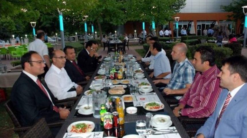 Vali, Kaymakamlarla İftar Yaptı