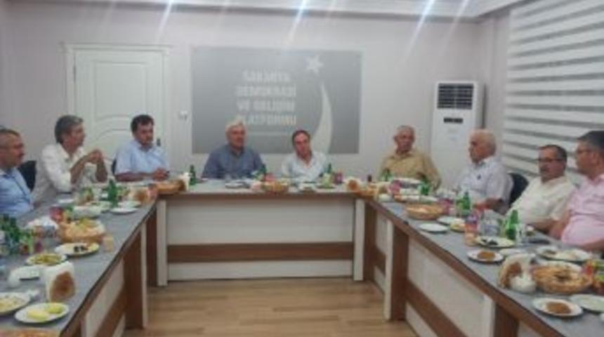 Başkan Mustafa Ak, Demokrasi Platformu İftarına Katıldı