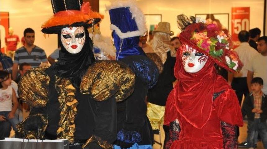 Venedik Mask Korteji B&uuml;y&uuml;k İlgi G&ouml;rd&uuml;