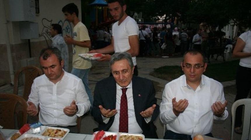 Mhp Genel Başkan Yardımcısı Ayhan İftar Yemeğine Katıldı