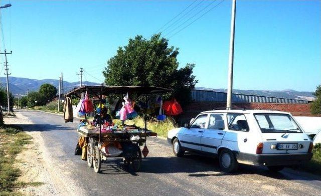 Ekmek Teknesiyle Hergün Yaya 20 Km Katediyor