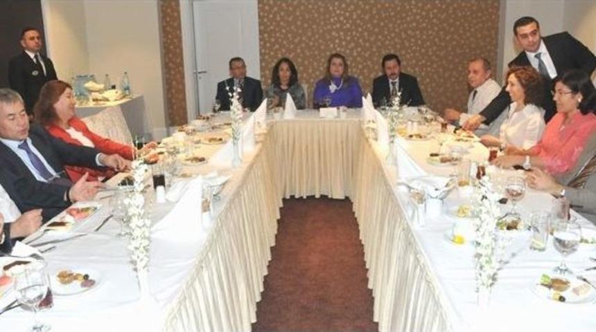 Tayini Çıkan Vali Yardımcısı Ve Kaymakamlara Veda Yemeği