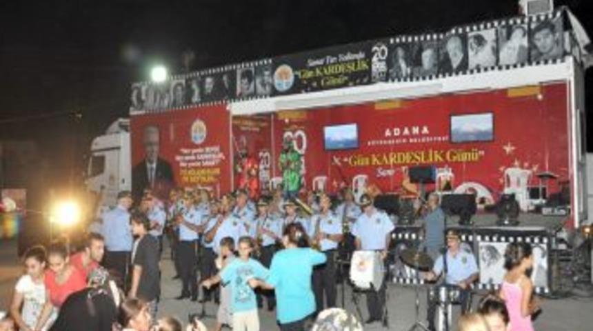 Sanat TIR'ı Remzi Y&uuml;reğir Mahallesi&rsquo;nde Binlerce Kişiyle Buluştu