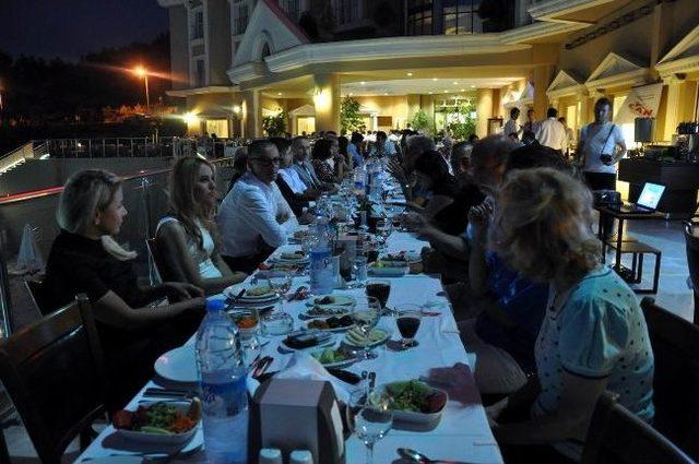 Hastane Yönetiminden Eczacılara İftar 1