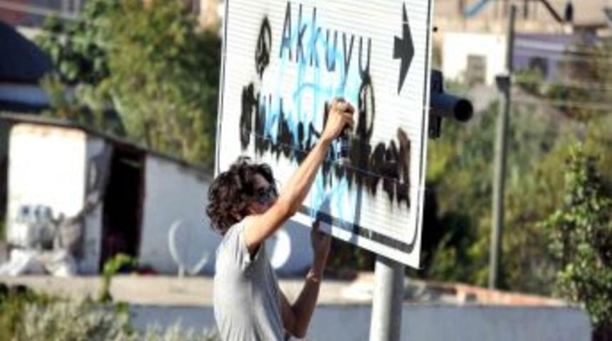 N&uuml;kleer Karşıtları Mersin-Antalya Yolunu Trafiğe Kapattı