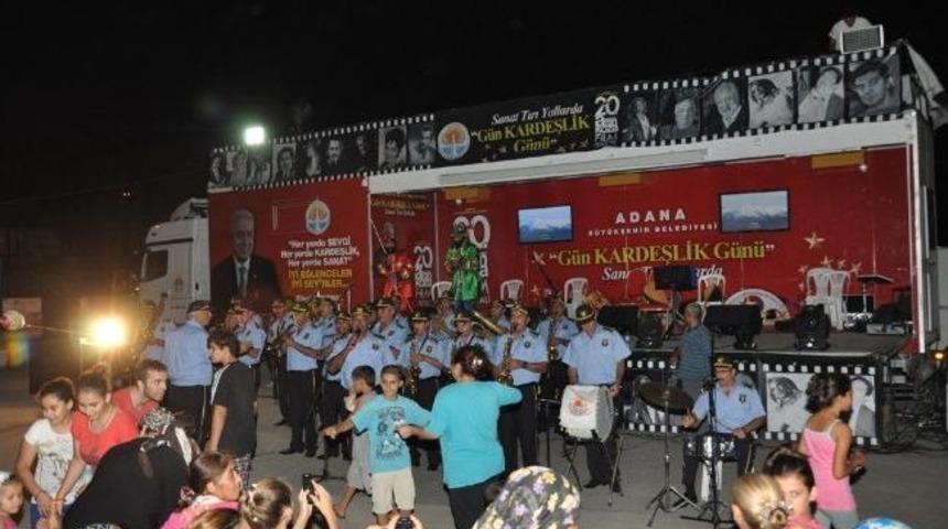 Sanat Tırı Ahmet Remzi Y&uuml;reğir&rsquo;de