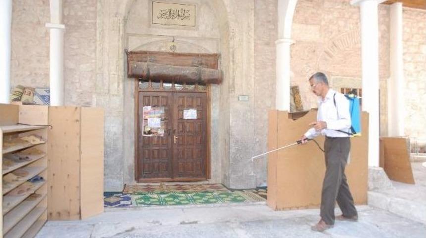 Bayram &Ouml;ncesi Camilere 1 Ton G&uuml;lsuyu