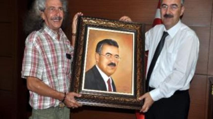 Vali Ayyıldız'a Portre Resim Hediyesi