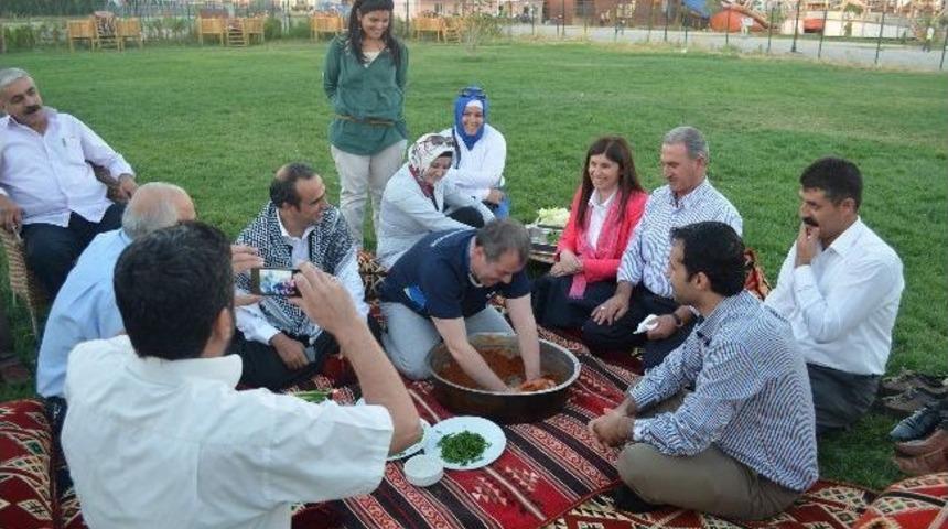 Ak Parti Diyarbakır Teşkilatı İftarda Biraraya Geldi