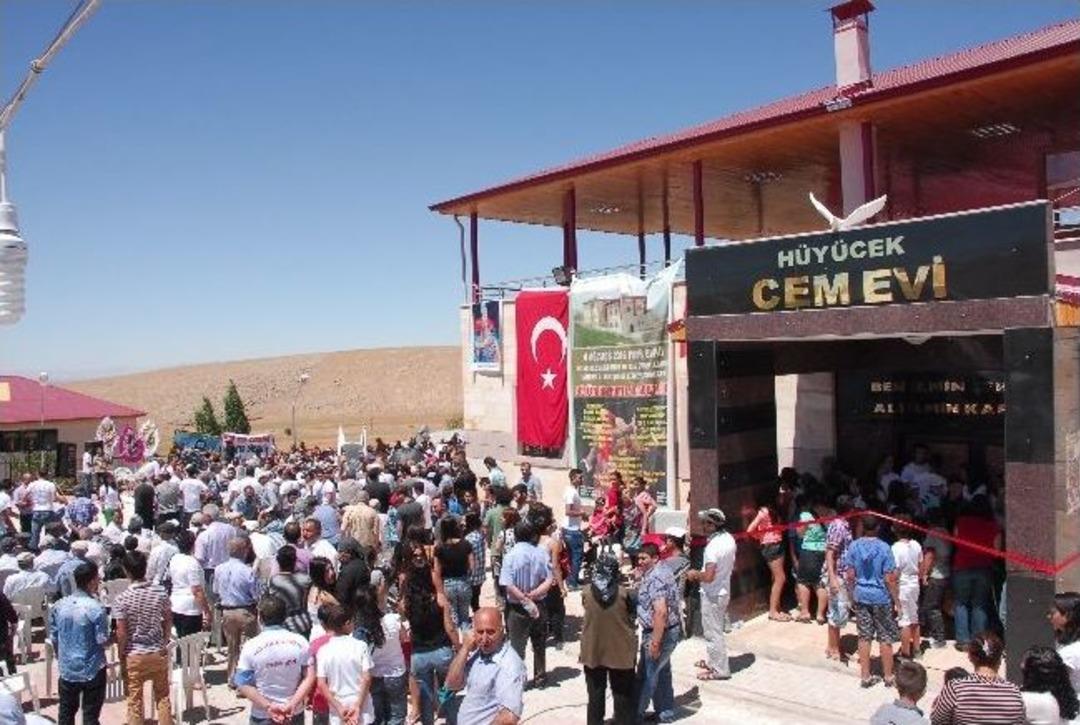 H&uuml;y&uuml;cek Cemevi T&ouml;renle A&ccedil;ıldı