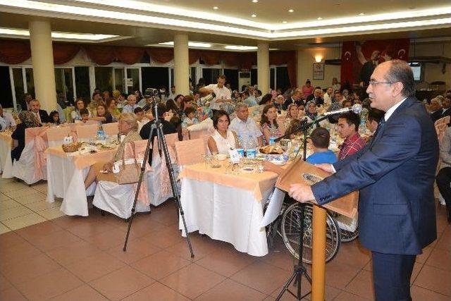 Manrisa da "iftar Vakti Kardeşlik Vakti" Etkinlikleri 1